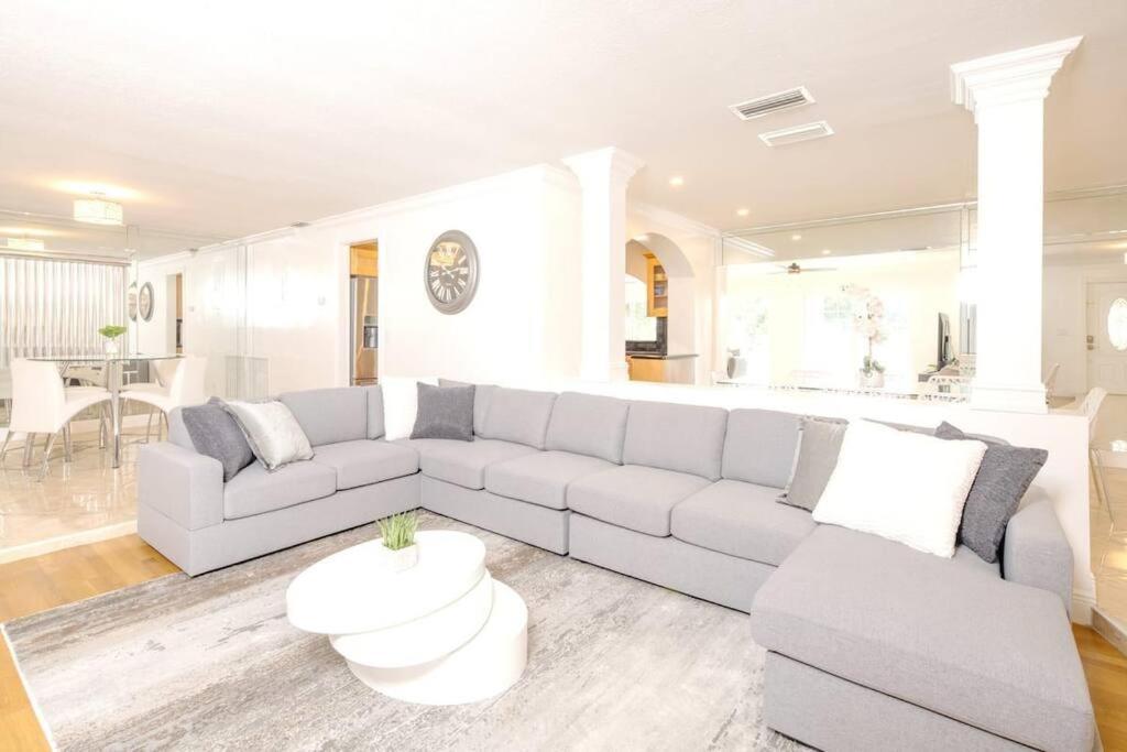 Stunning Lake-Front Villa With Pool & Spa Pembroke Pines Eksteriør bilde