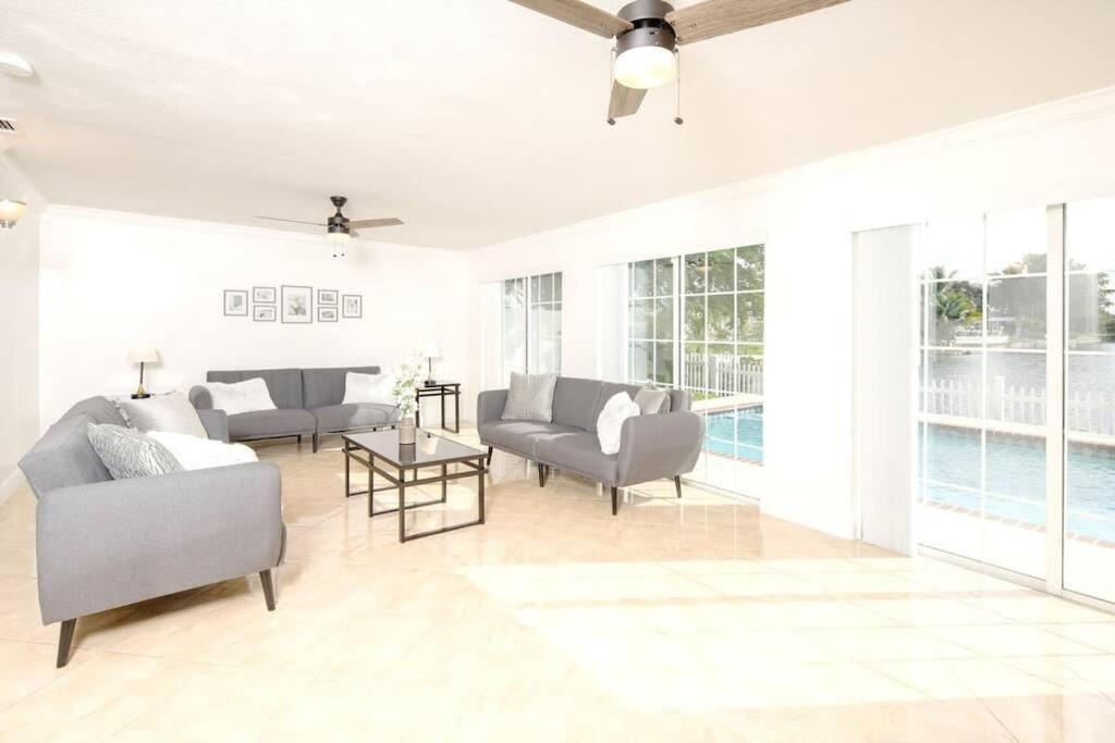 Stunning Lake-Front Villa With Pool & Spa Pembroke Pines Eksteriør bilde