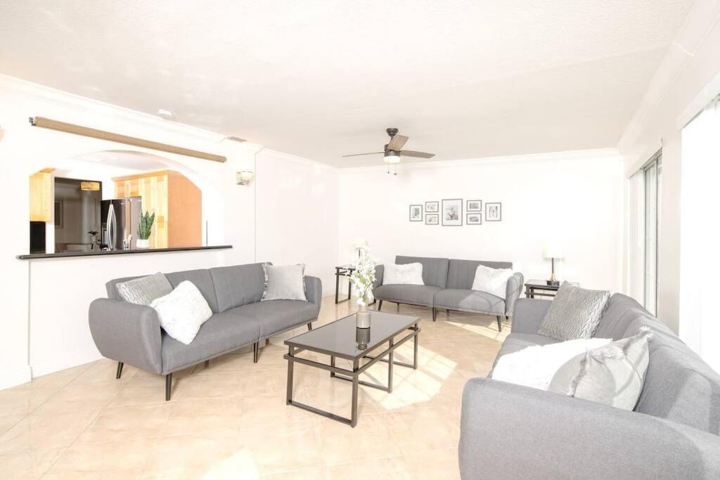Stunning Lake-Front Villa With Pool & Spa Pembroke Pines Eksteriør bilde